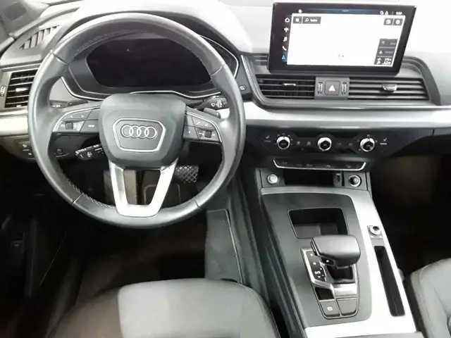 Audi Q5 view 10