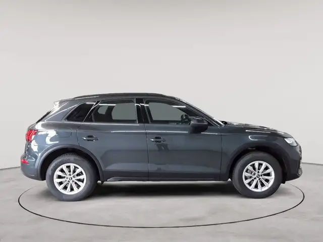 Audi Q5 view 3