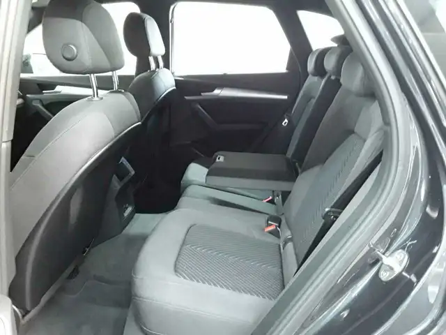 Audi Q5 view 13