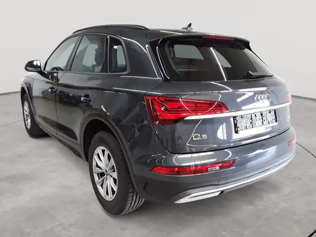 Audi Q5 view 5