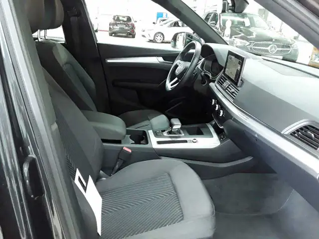 Audi Q5 view 8
