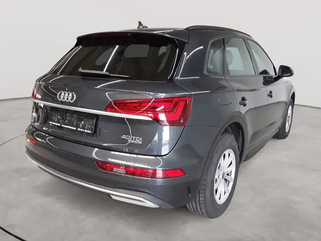Audi Q5 view 4
