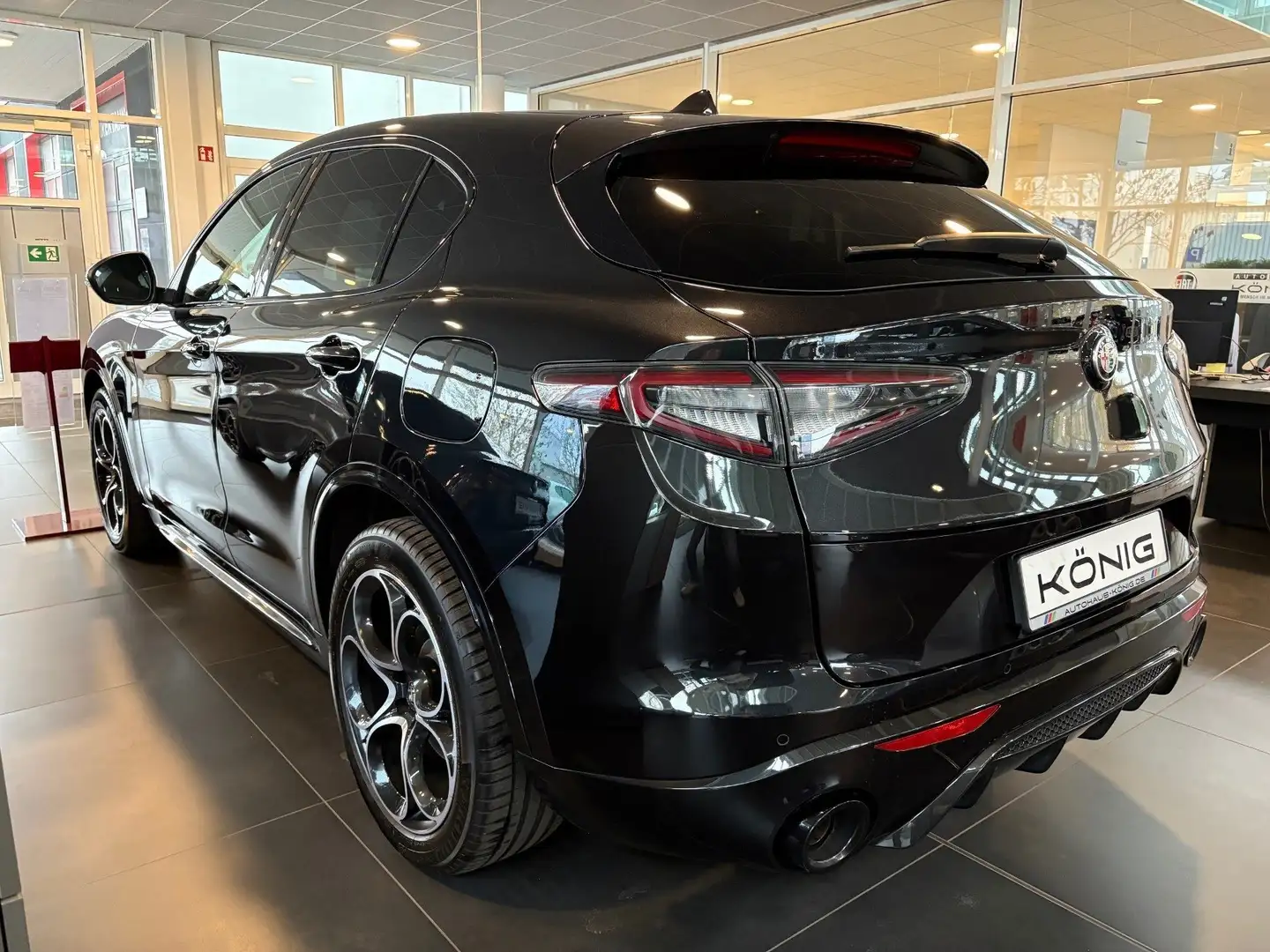 Alfa Romeo Stelvio Veloce Allrad Q4 Schwarz - 2