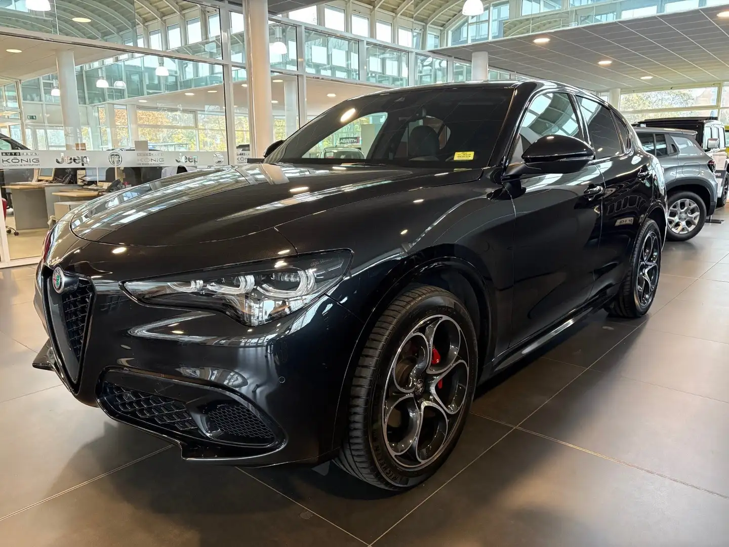 Alfa Romeo Stelvio Veloce Allrad Q4 Schwarz - 1