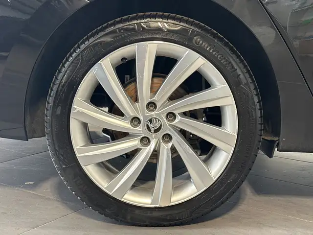 Skoda Octavia view 3
