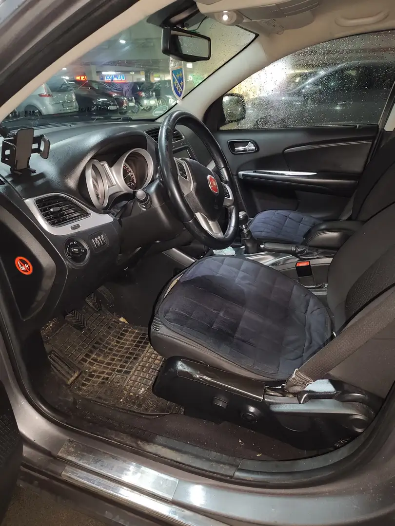 Fiat Freemont 2.0 Multijet 16V DPF Urban Grau - 2