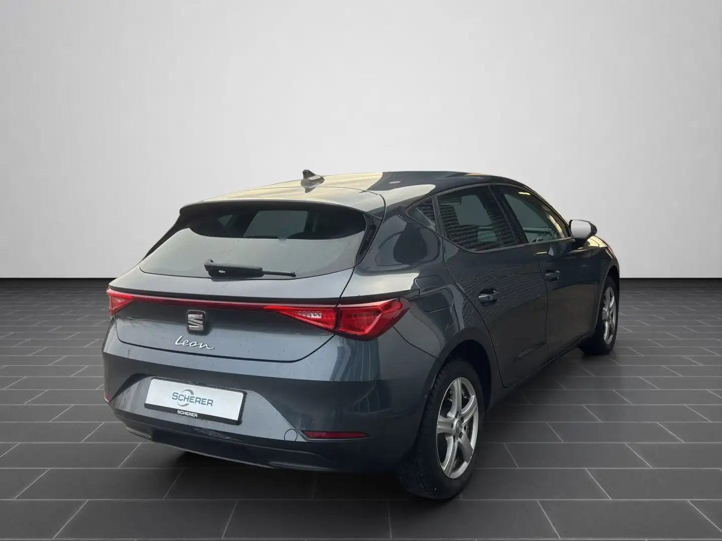 SEAT Leon Style Edition 1.5 eTSI 150PS 7-GANG DSG NAV Grau - 2