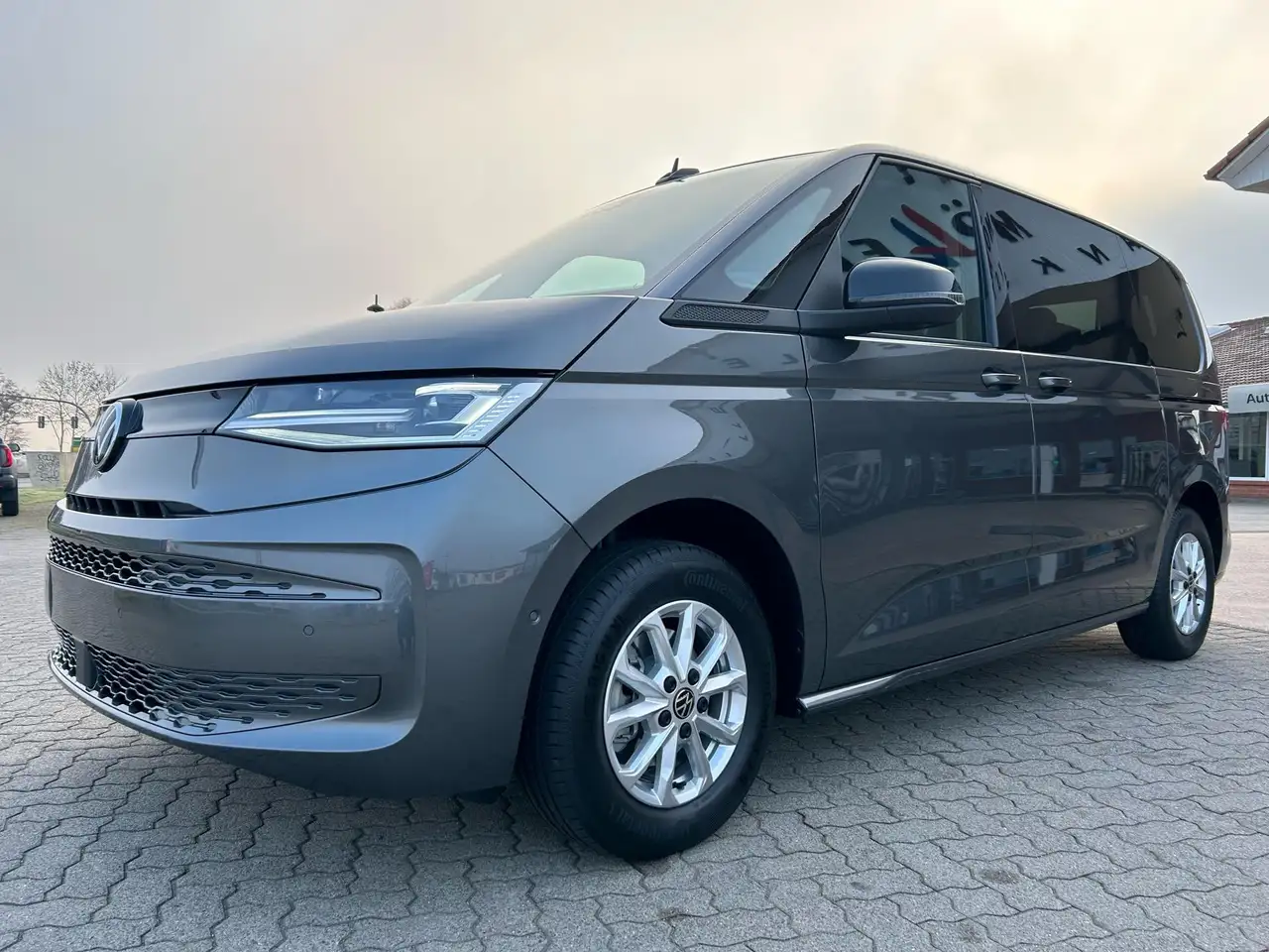 Volkswagen T7 Multivan Life 2.0 TDI DSG / Matrix-LED 2