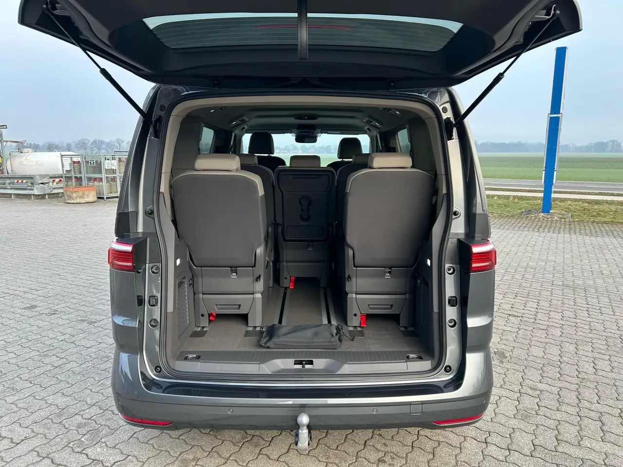 Volkswagen T7 Multivan Life 2.0 TDI DSG / Matrix-LED 19