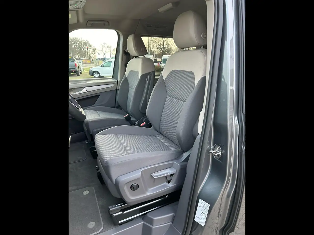 Volkswagen T7 Multivan Life 2.0 TDI DSG / Matrix-LED 6