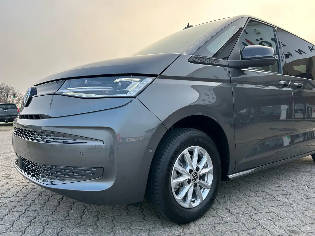Volkswagen T7 Multivan Life 2.0 TDI DSG / Matrix-LED 3