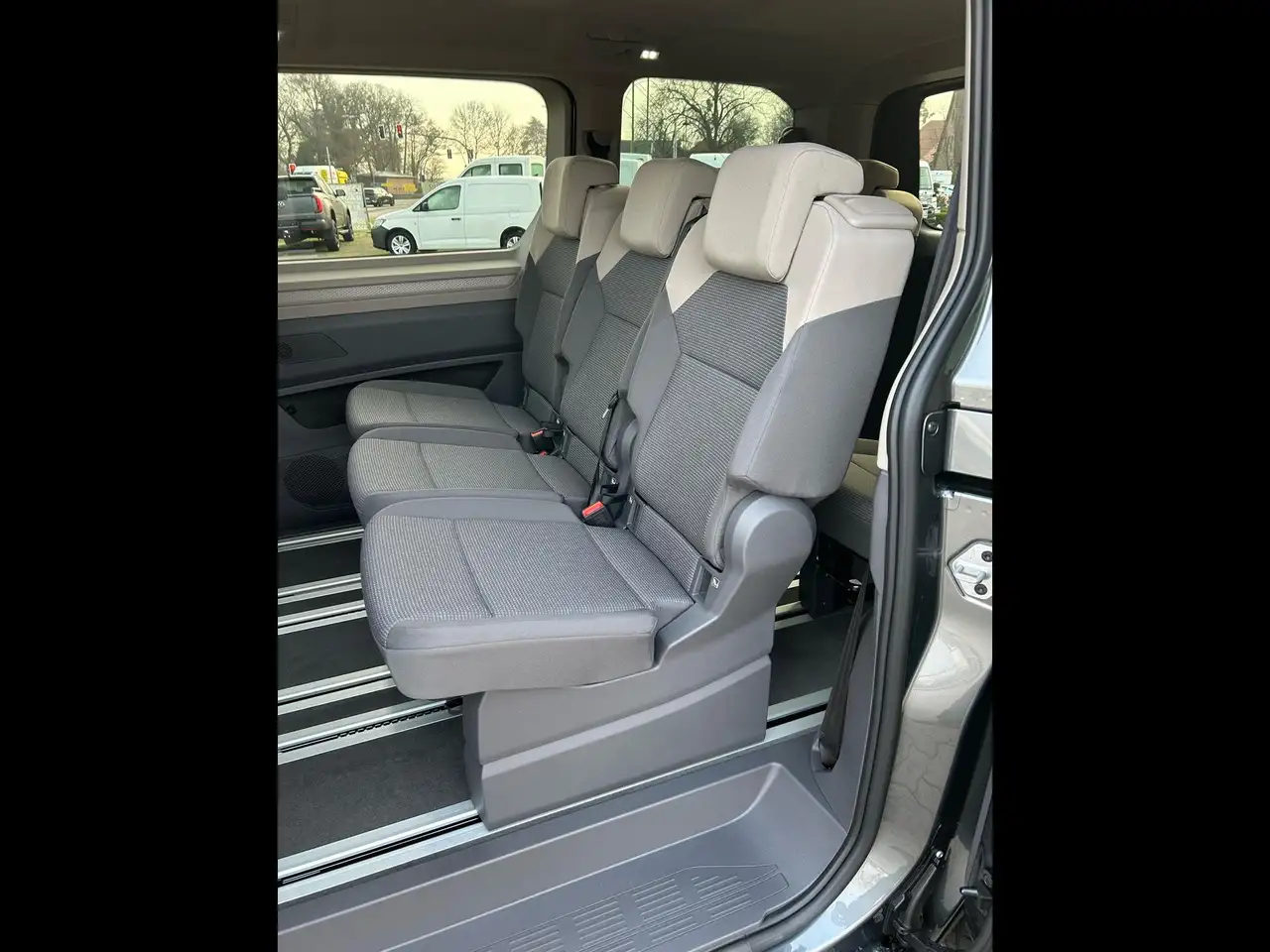 Volkswagen T7 Multivan Life 2.0 TDI DSG / Matrix-LED 16