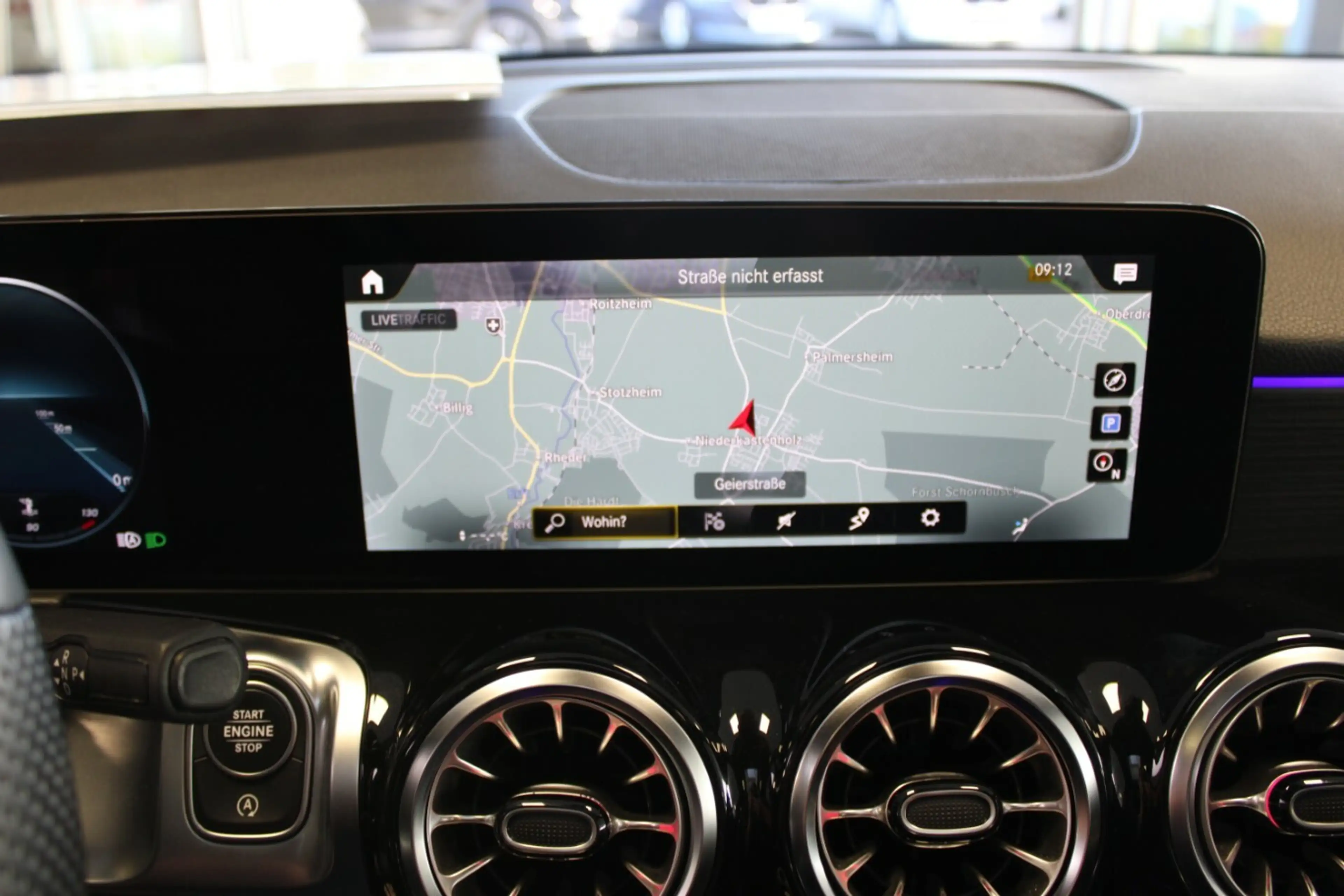 Mercedes-Benz GLB 250 8G-DCT AMG Line — photo 13