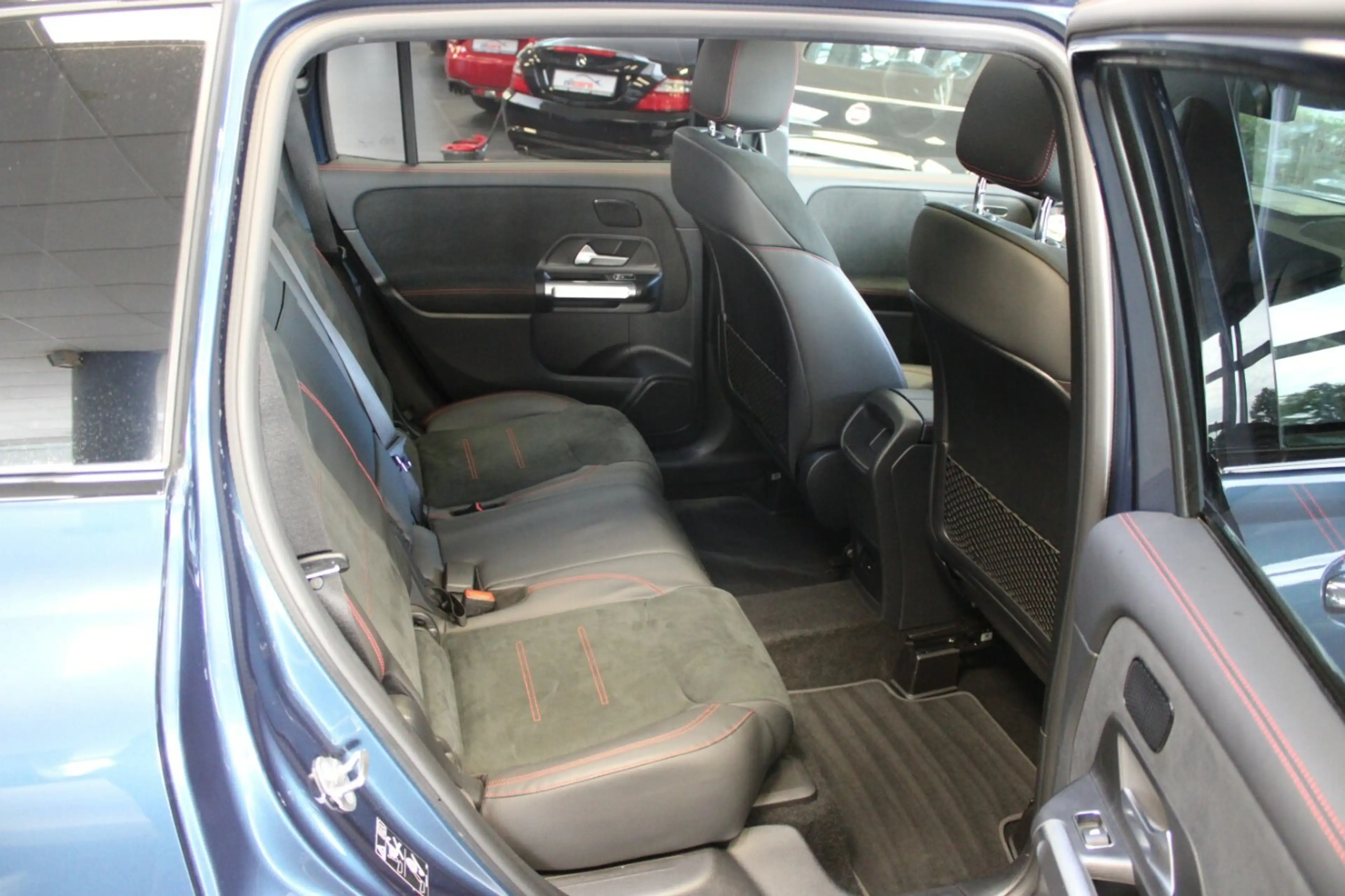 Mercedes-Benz GLB 250 8G-DCT AMG Line — photo 8