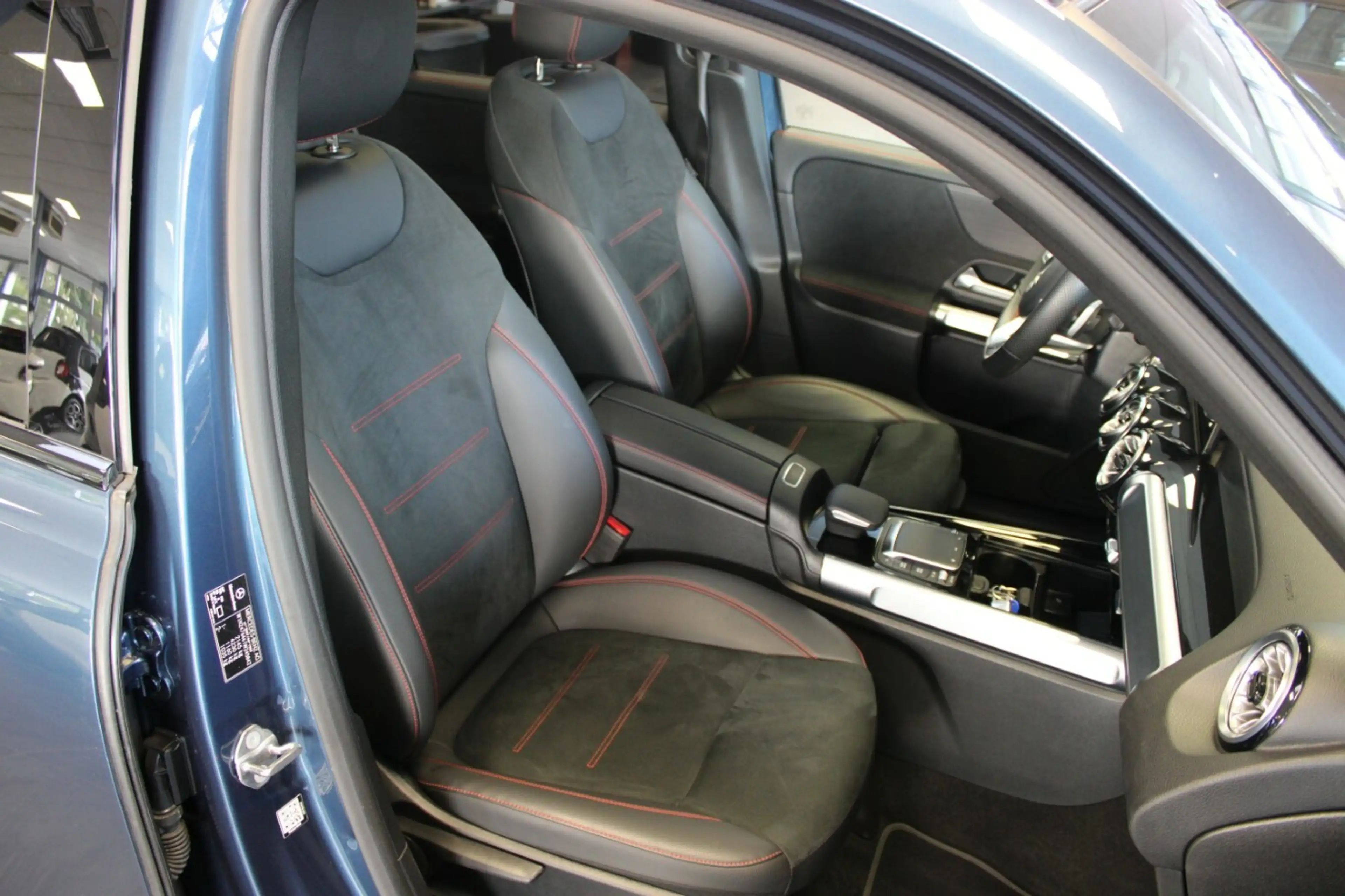 Mercedes-Benz GLB 250 8G-DCT AMG Line — photo 10