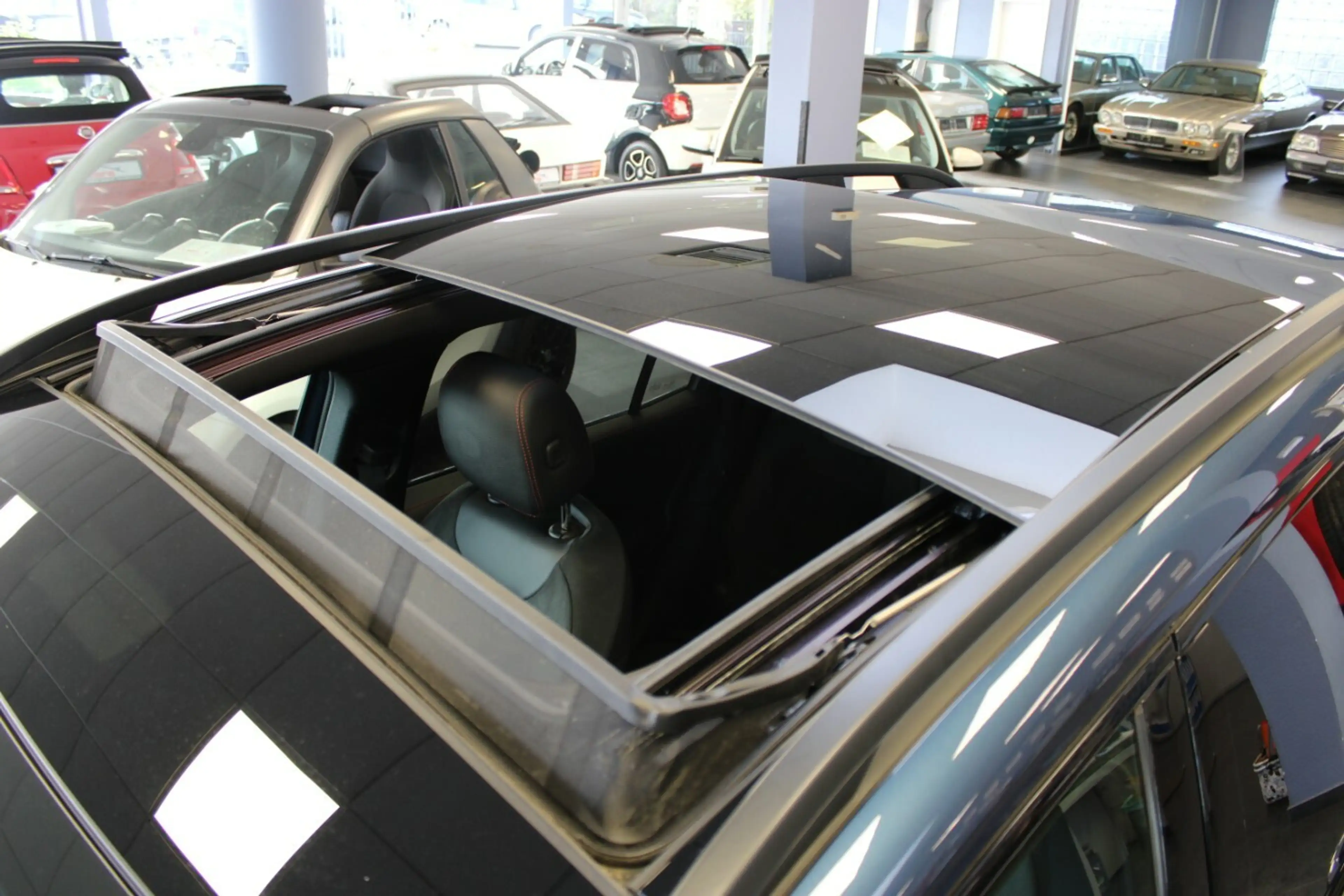 Mercedes-Benz GLB 250 8G-DCT AMG Line — photo 14