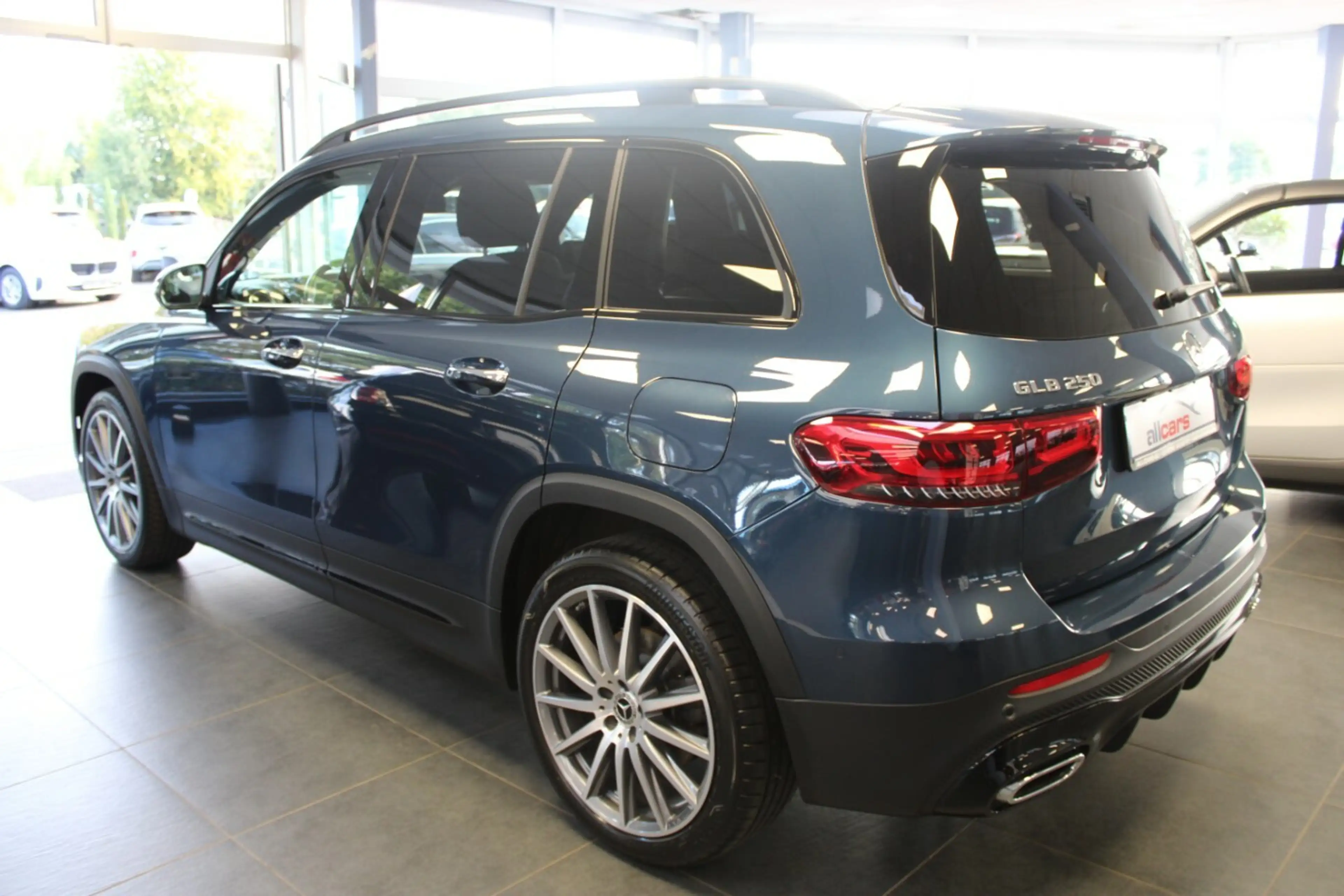 Mercedes-Benz GLB 250 8G-DCT AMG Line — photo 4