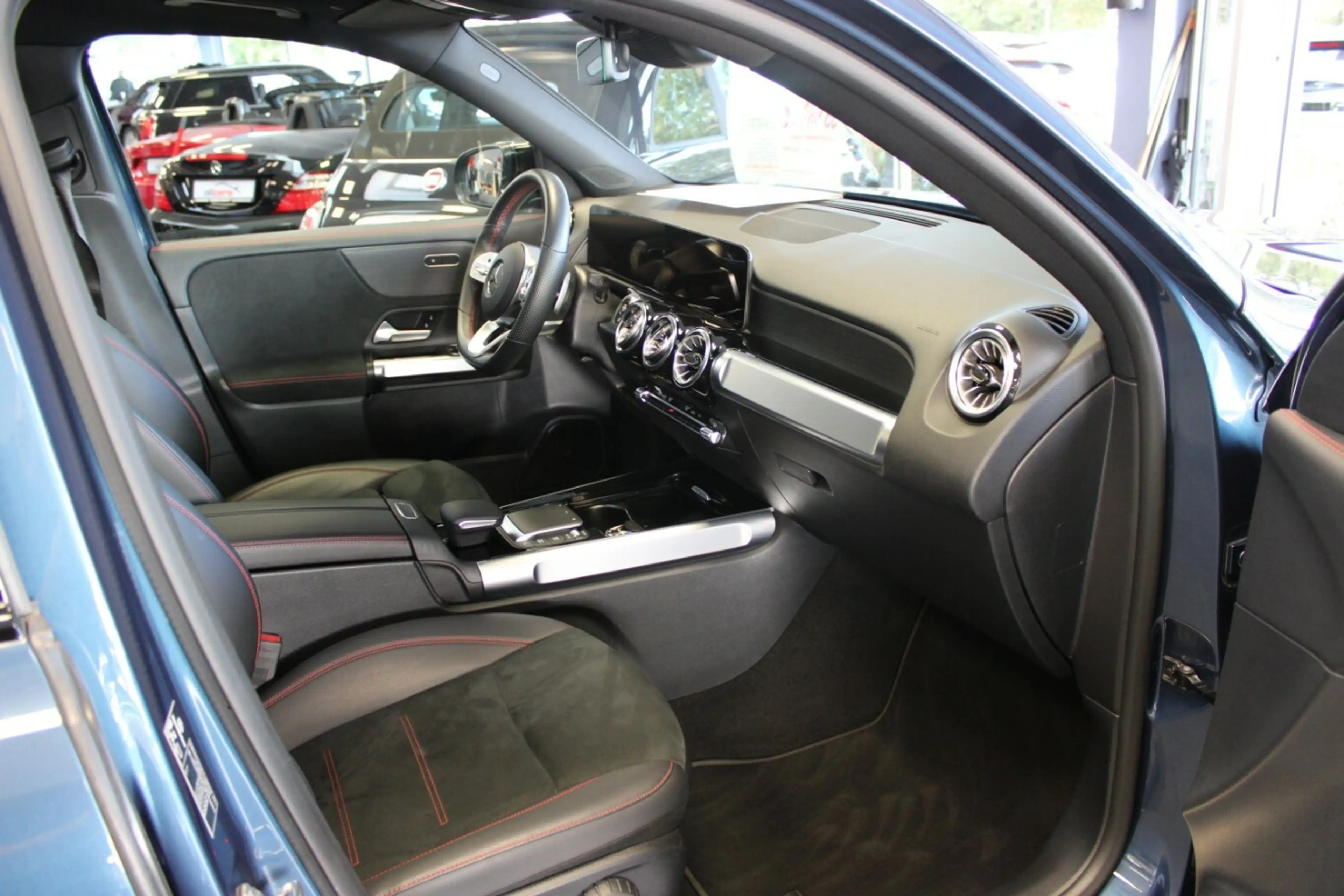 Mercedes-Benz GLB 250 8G-DCT AMG Line — photo 9