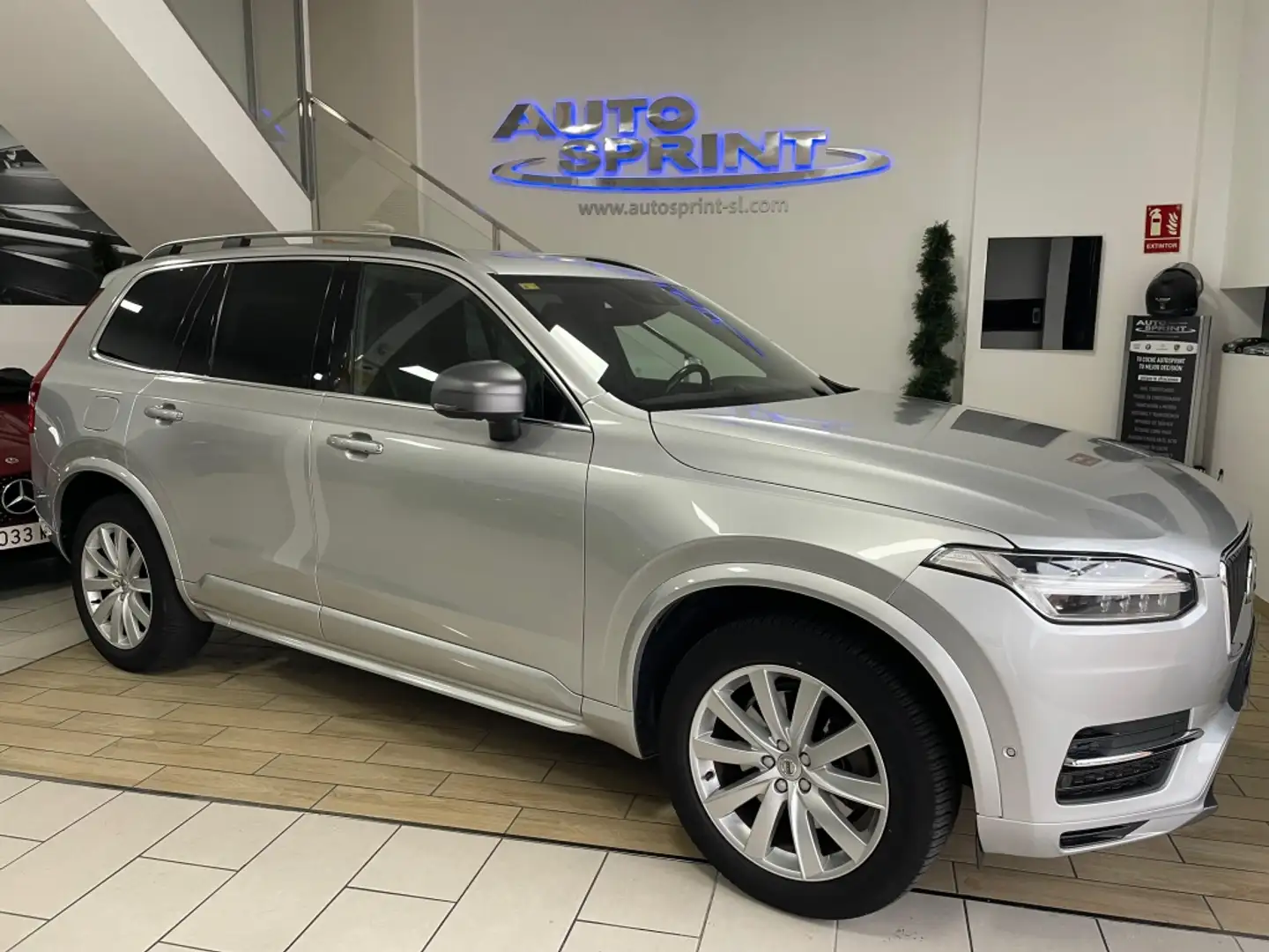 Volvo XC90 D5 R-Design AWD 235 Aut. Gris - 2