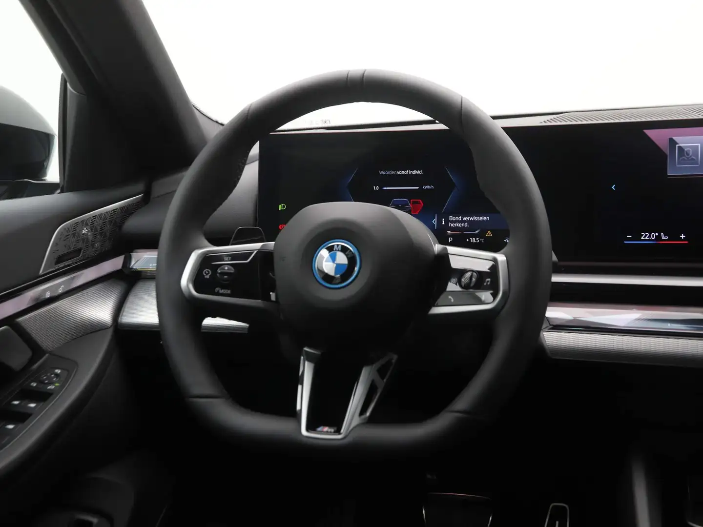 BMW i5 Touring eDrive40 M Sport Edition Zwart - 2