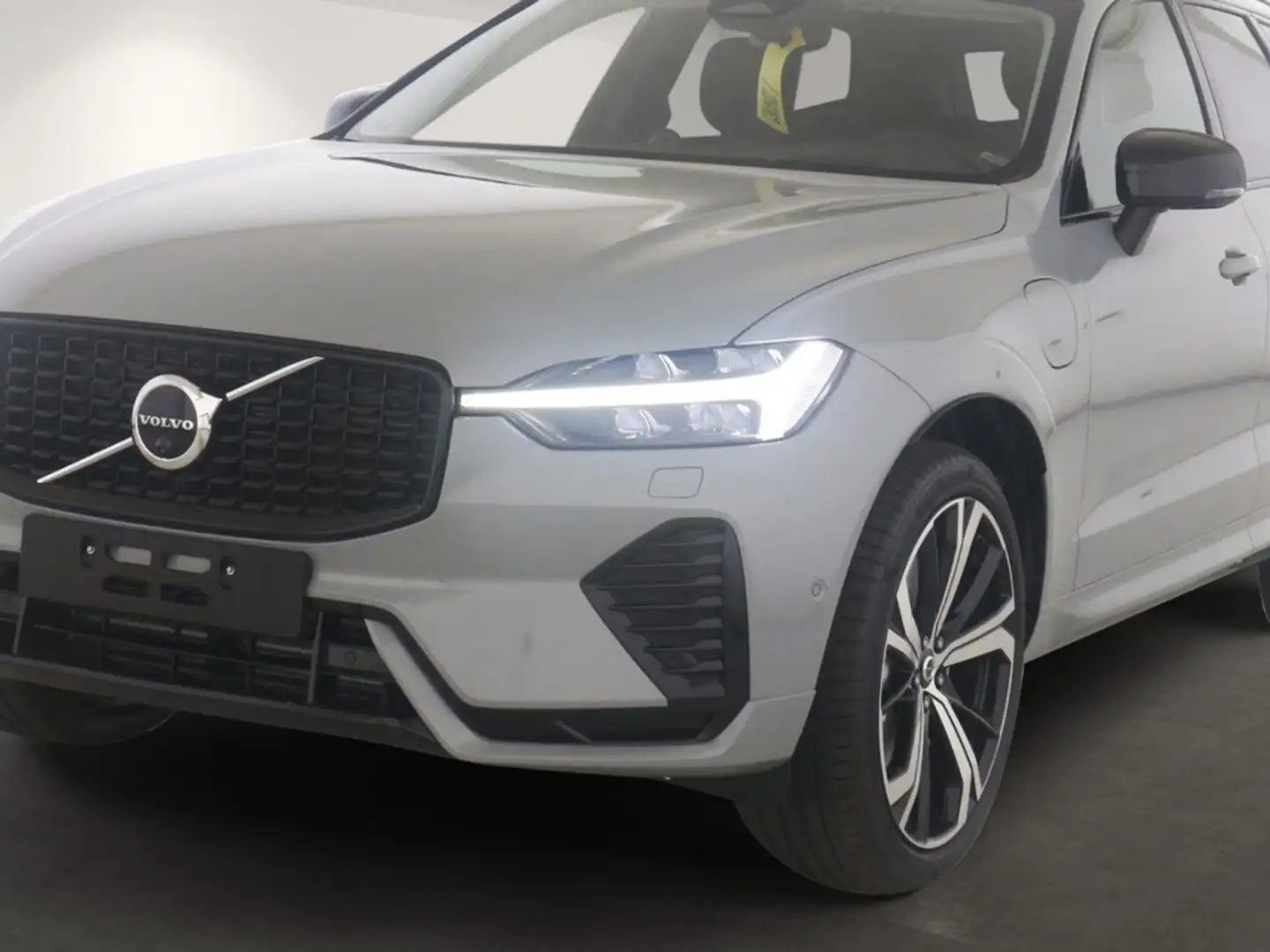 Volvo XC60 T8 Ultra Dark Recharge Plug-In Hybrid AWD EU6d Pan Grau - 2