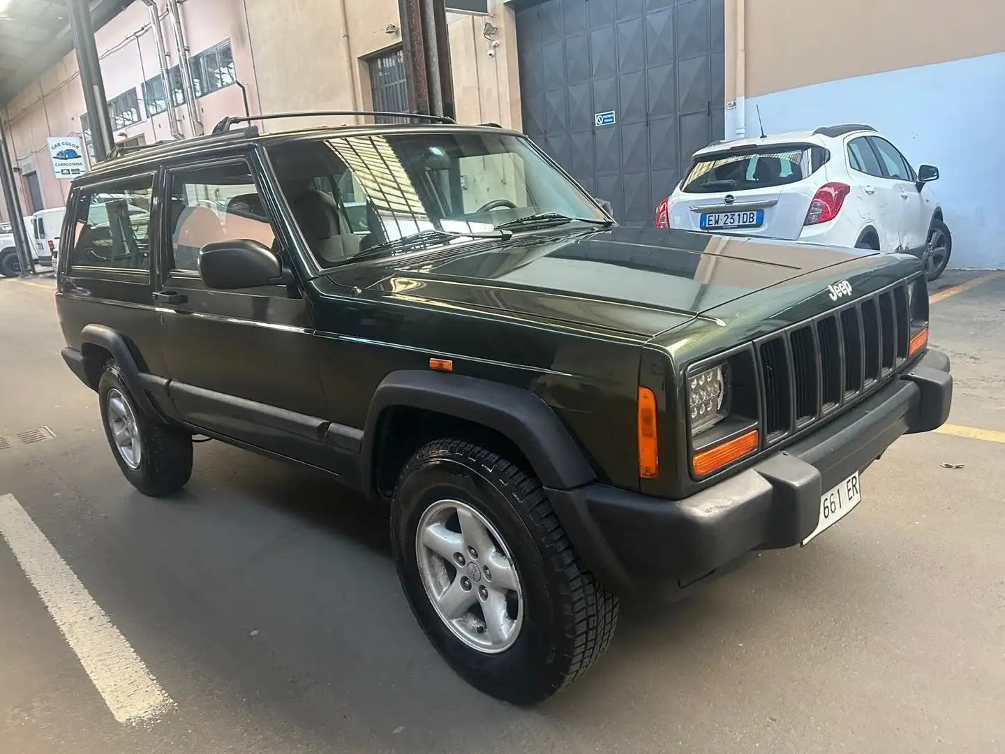 Jeep Cherokee 2.5 TD 3 porte Command-Trac Sport Grün - 2