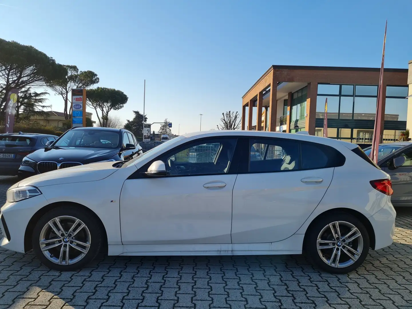 BMW 116 Serie 1  benzina  5p. M sport MANUALE Bianco - 2