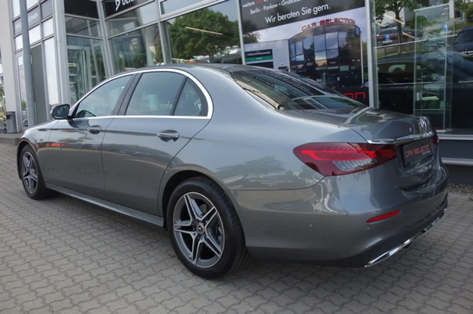 Mercedes-Benz E 200 AMG LINE LIMOUSINE MBUX/LED/18AMG/KAM/NAVI Grau - 2