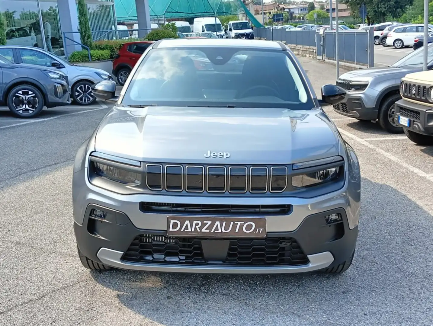 Jeep Avenger 1.2 100cv Longitude + Retrocamera e CL17" Grigio - 2