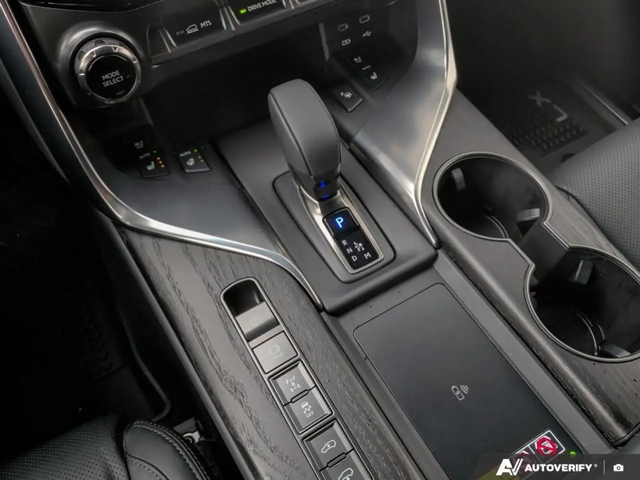 Lexus LX снимка Lexus LX