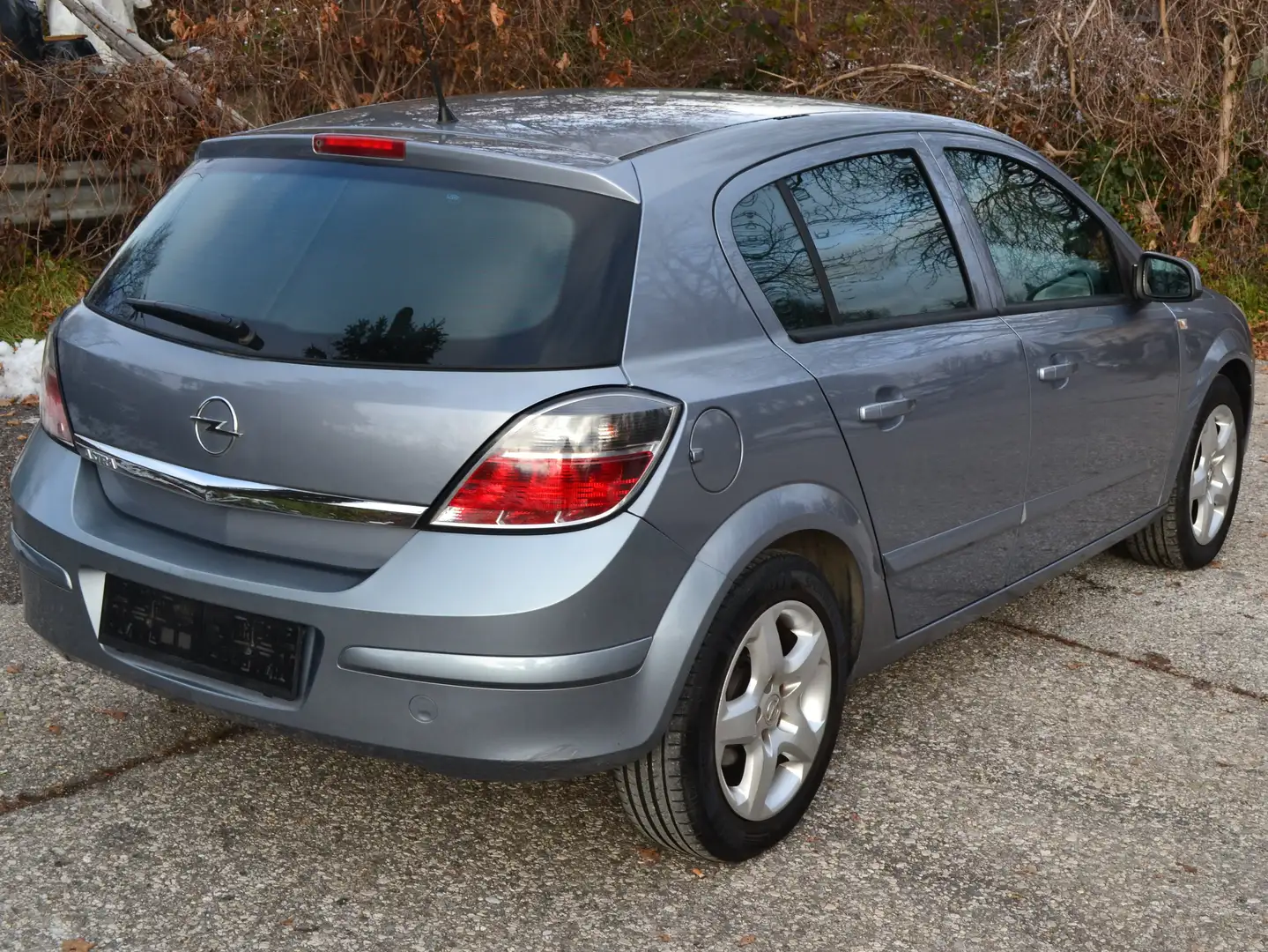 Opel Astra 1,4 Edition Grau - 2