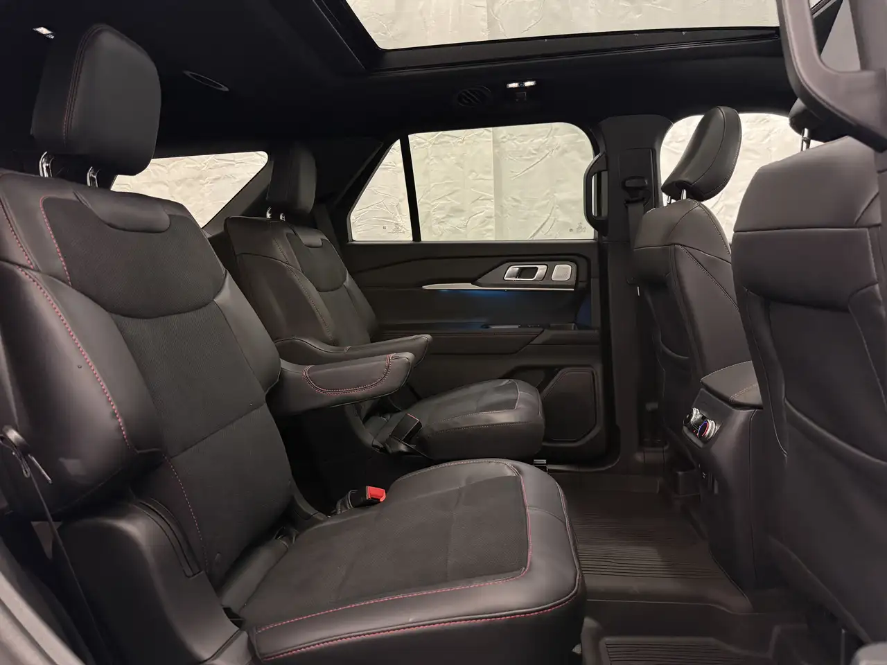 Ford Explorer снимка Ford Explorer