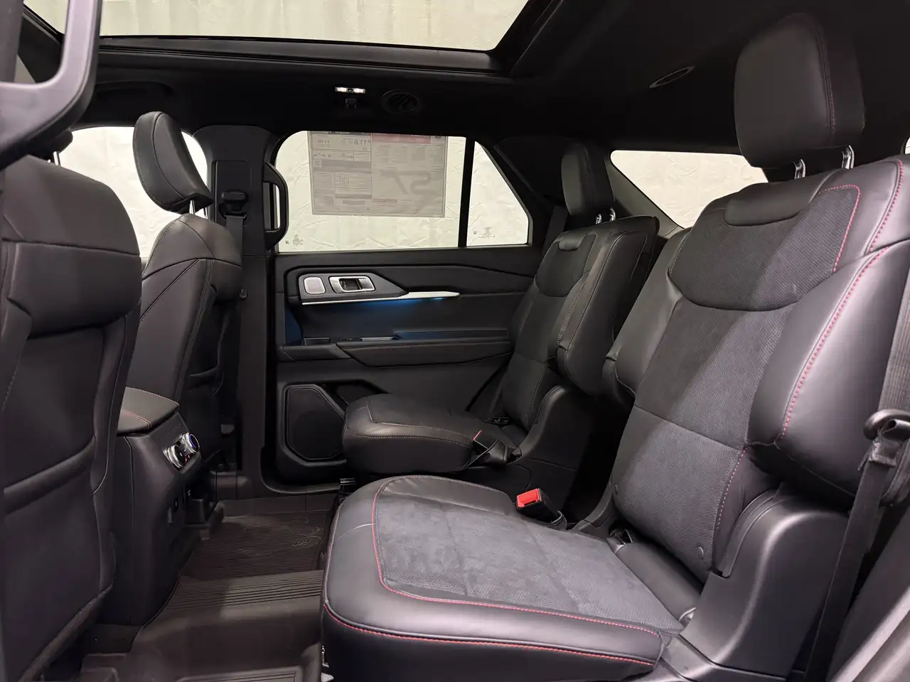 Ford Explorer снимка Ford Explorer