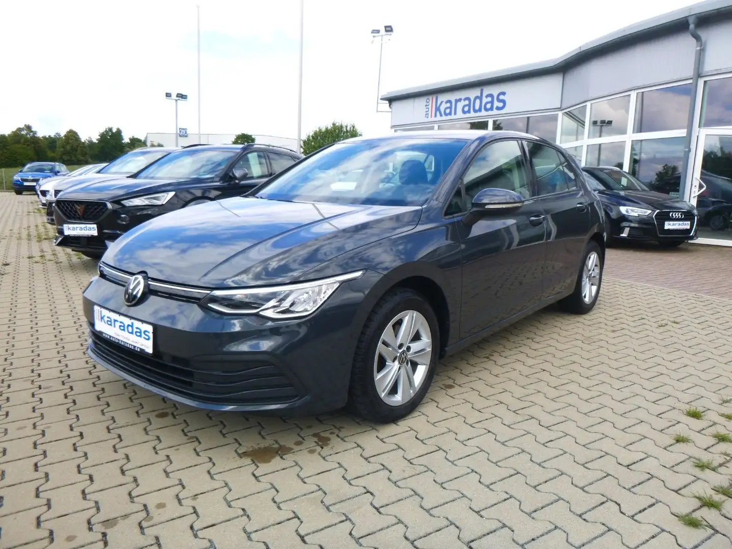 Volkswagen Golf VIII 1,5 TSI Life OPFACC/NAV/LED/PDC/SHZ Gris - 1