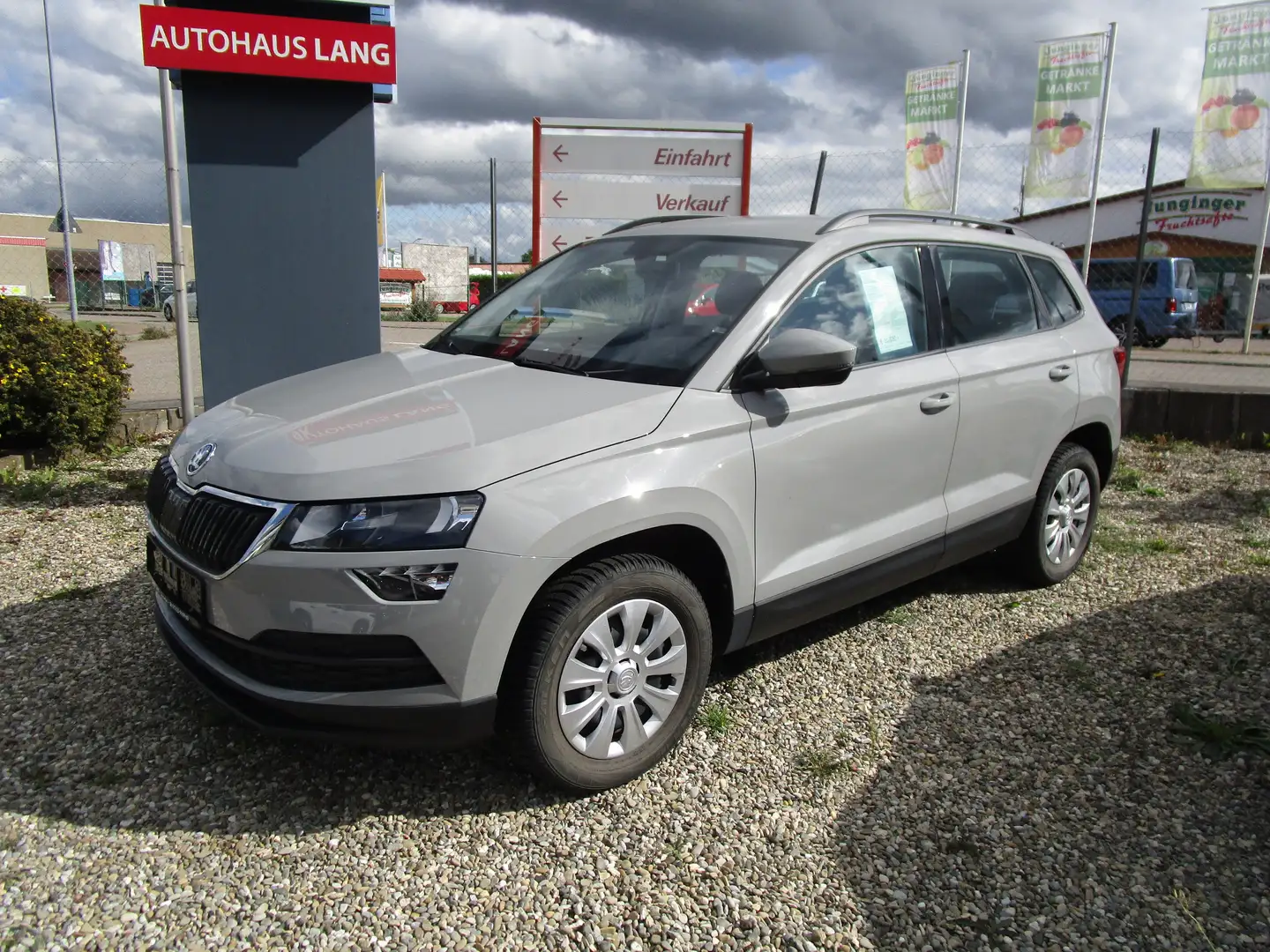 Skoda Karoq Active Grau - 1