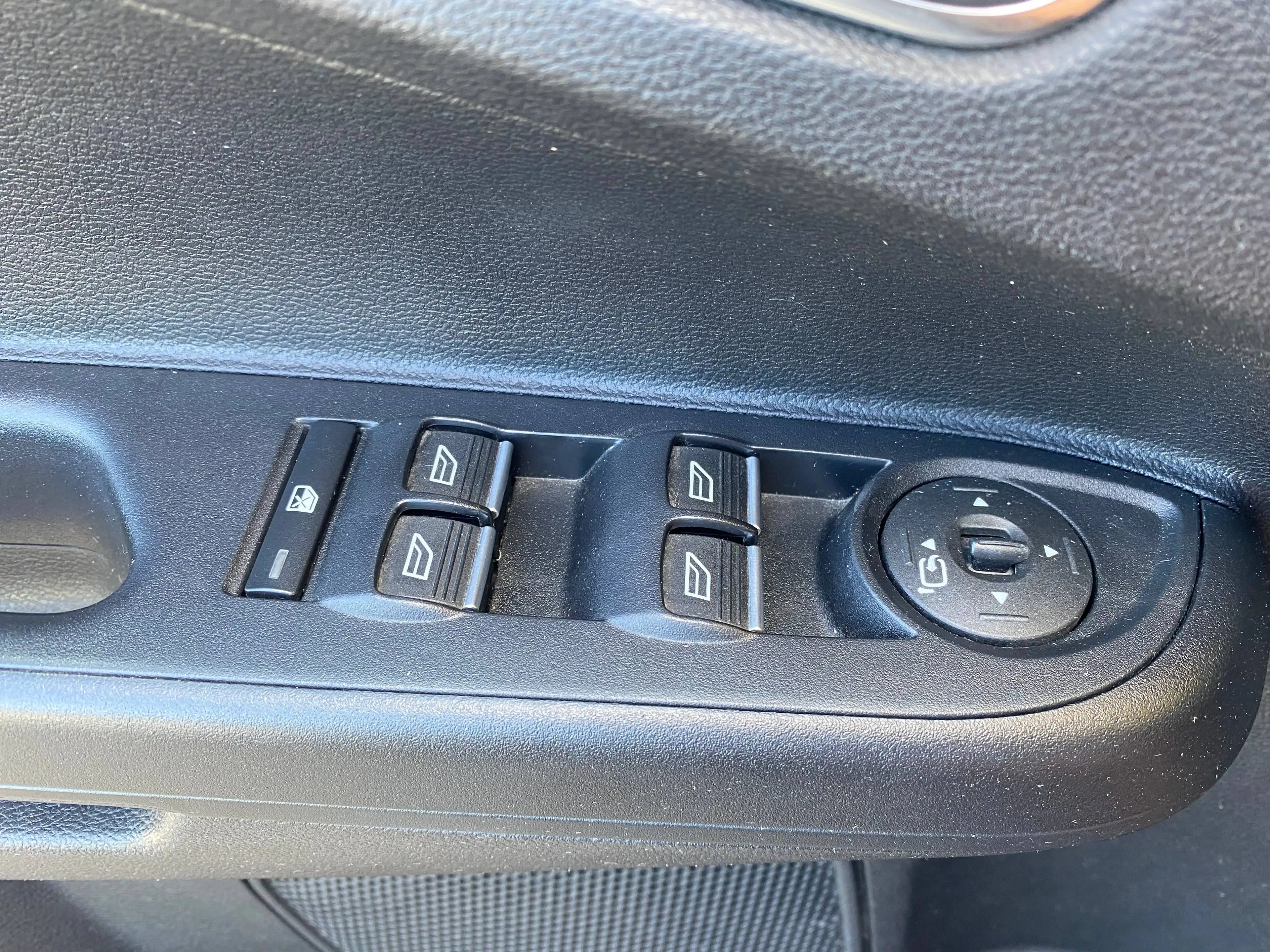 Ford B-Max Sync Edition — photo 10