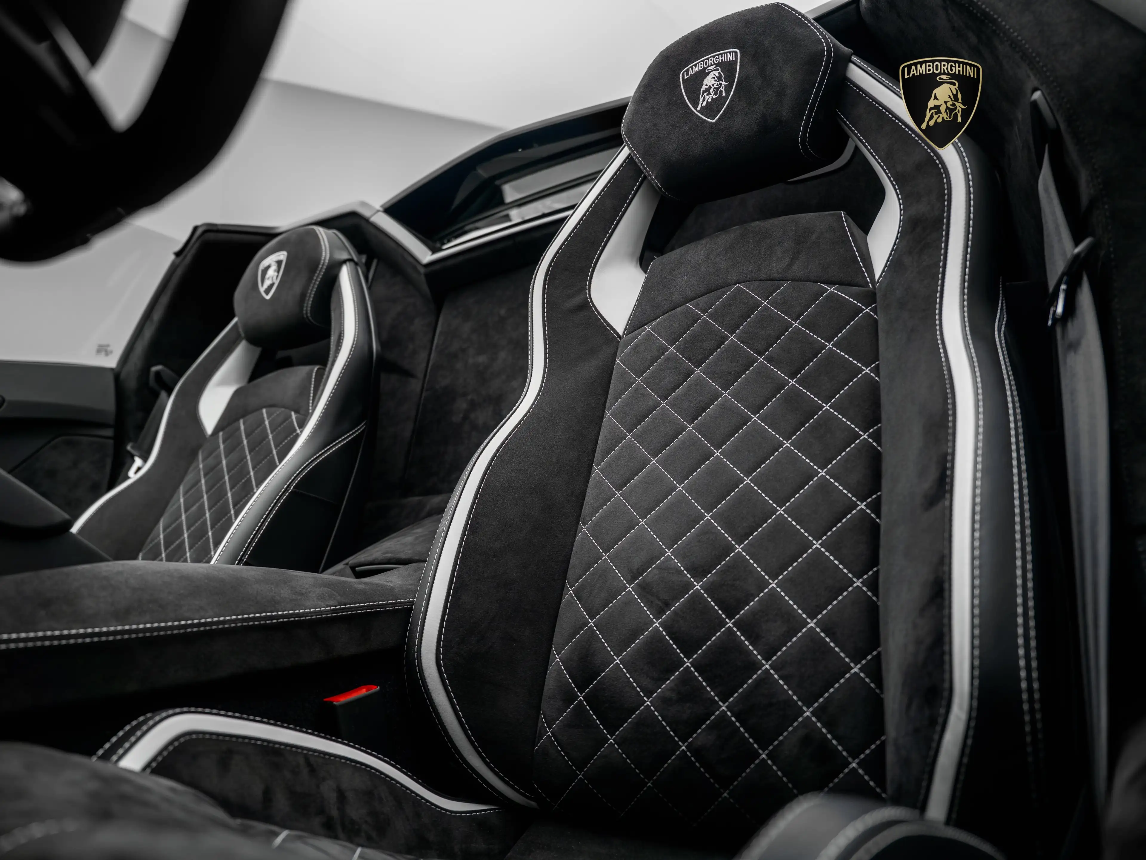 Lamborghini Aventador S Roadster — photo 12