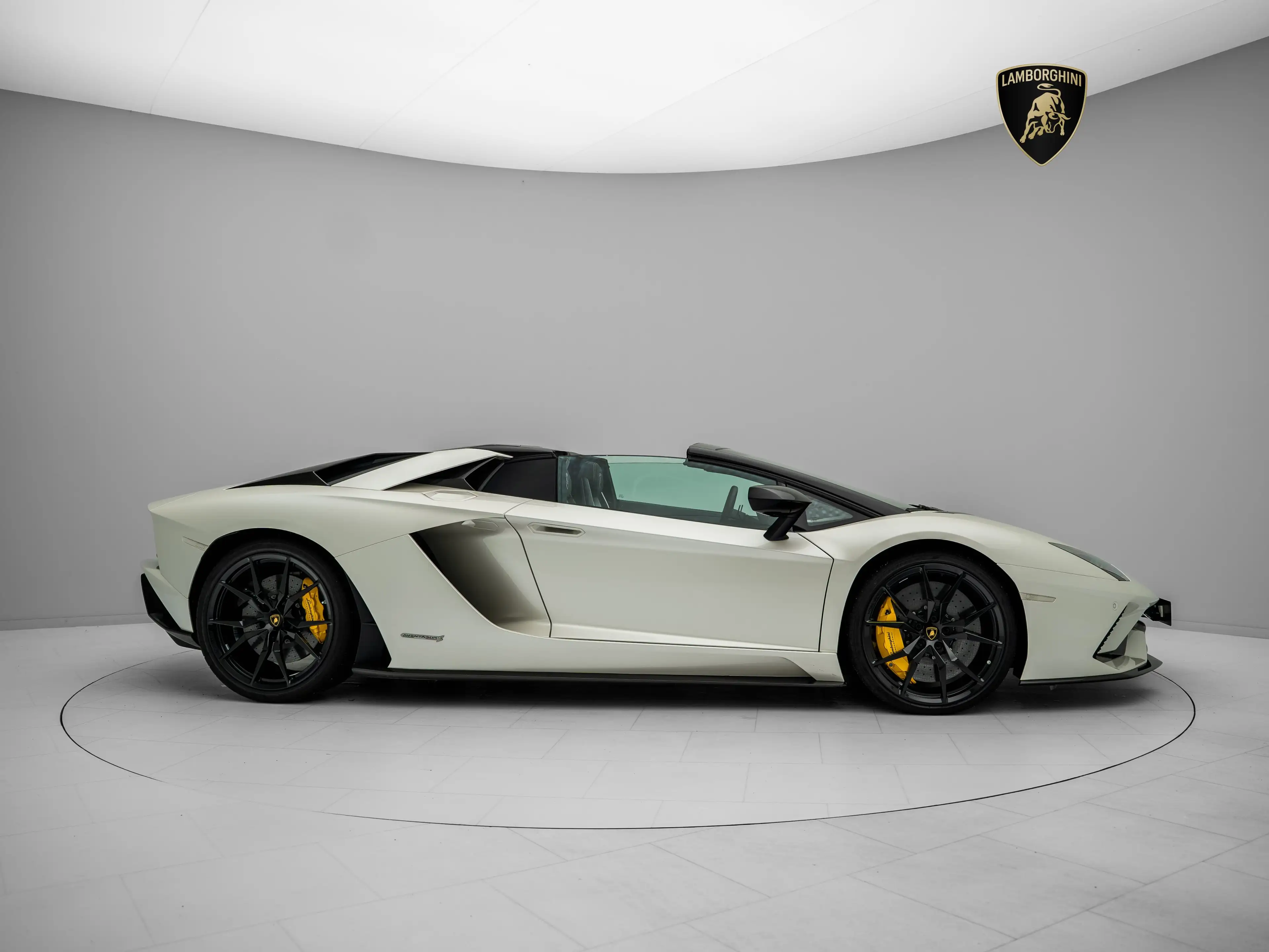 Lamborghini Aventador S Roadster — photo 2