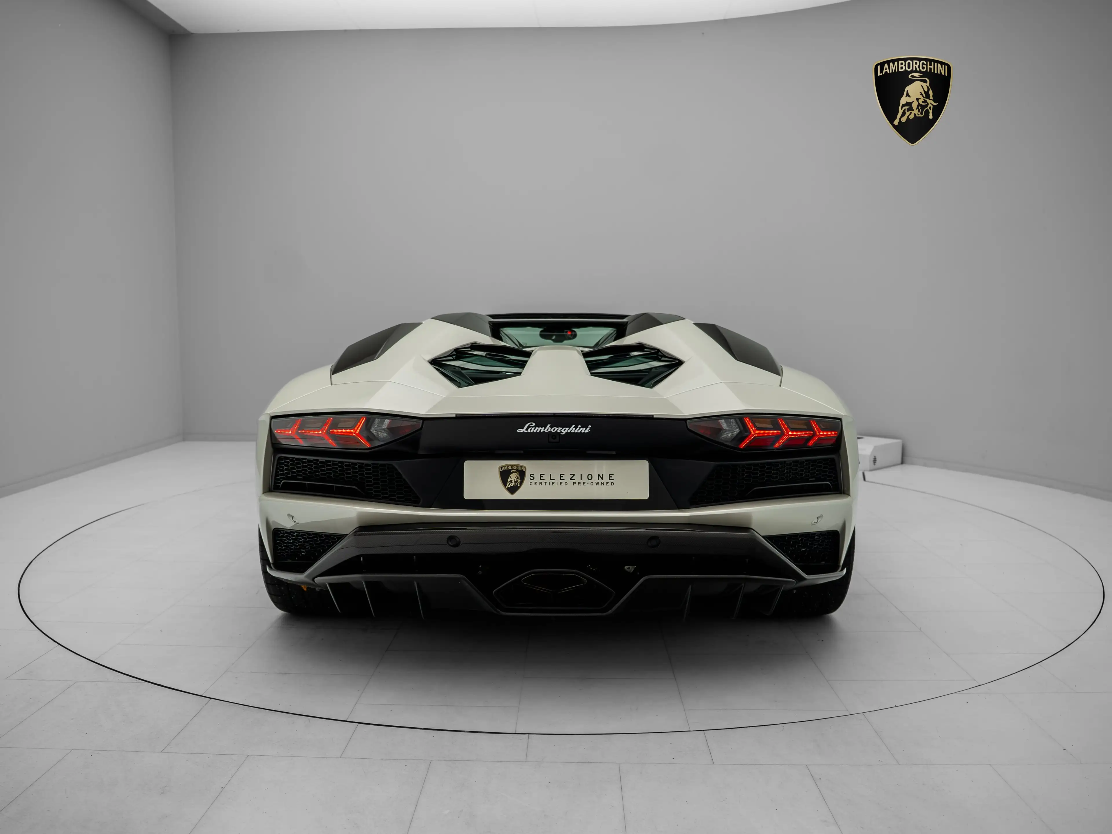 Lamborghini Aventador S Roadster — photo 4