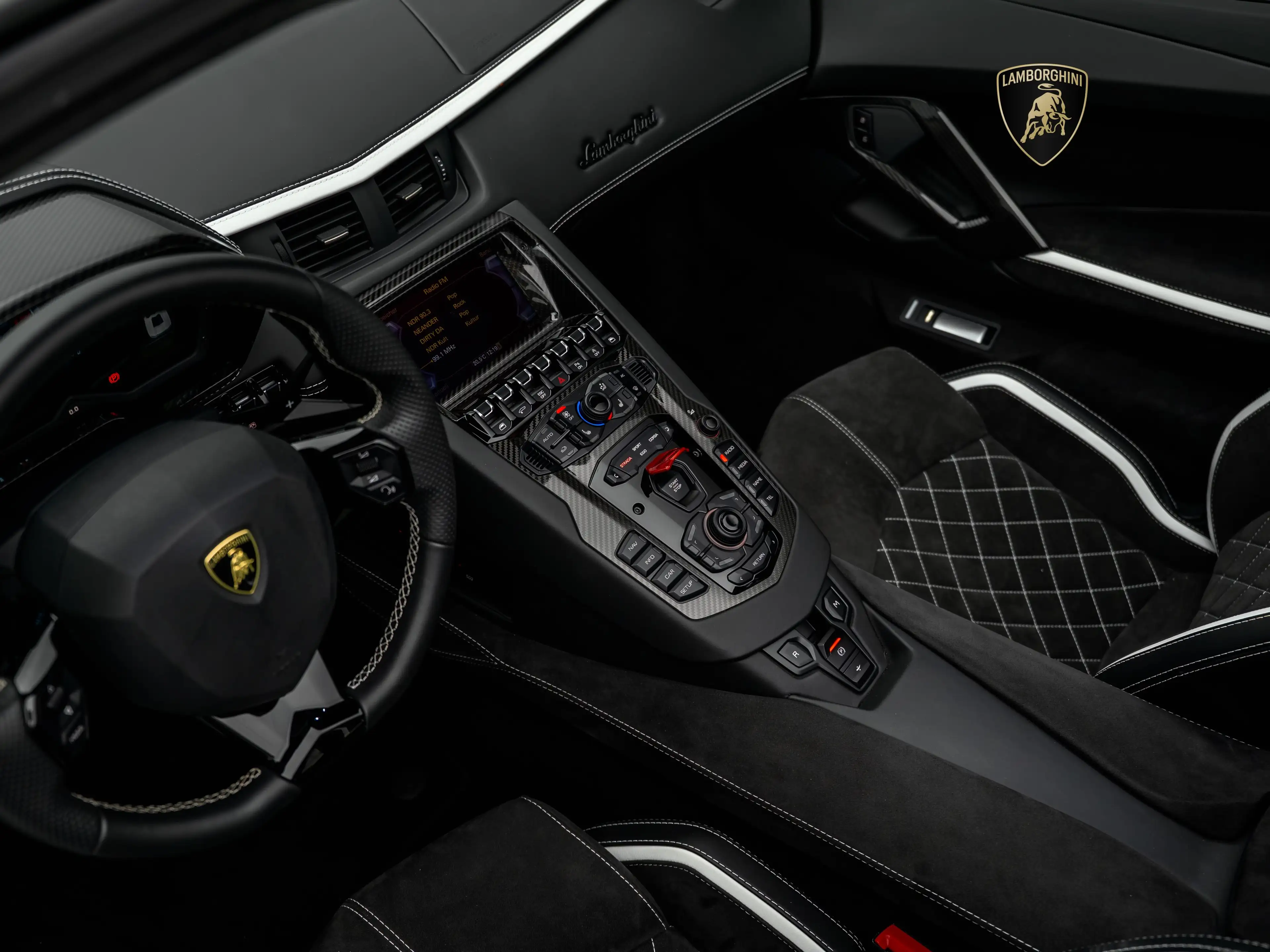 Lamborghini Aventador S Roadster — photo 11