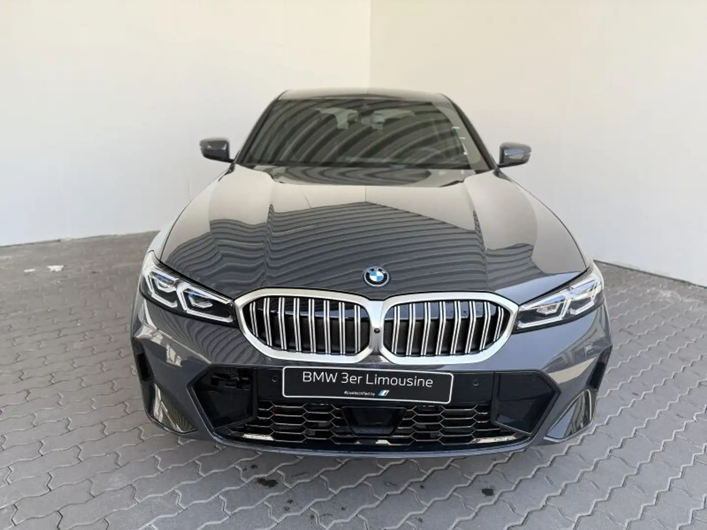 BMW 330 e Limousine M Sportpaket Grau - 2