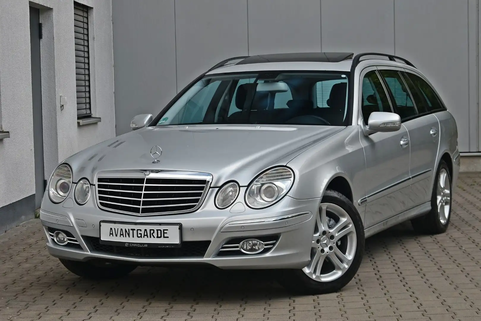 Mercedes-Benz E 350 4MATIC  Avantgarde! Vollausstattung! AHK!* Plateado - 2
