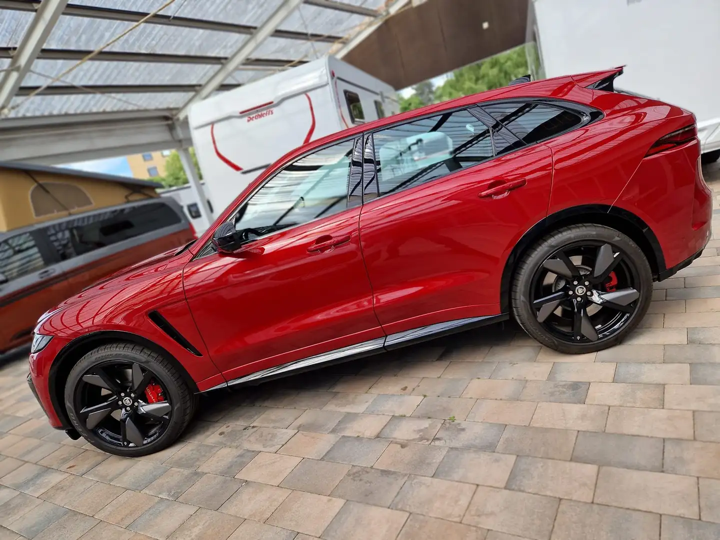 Jaguar F-Pace P550 SVR AWD Panorama * Vollleder * 22" * Carbon crvena - 2
