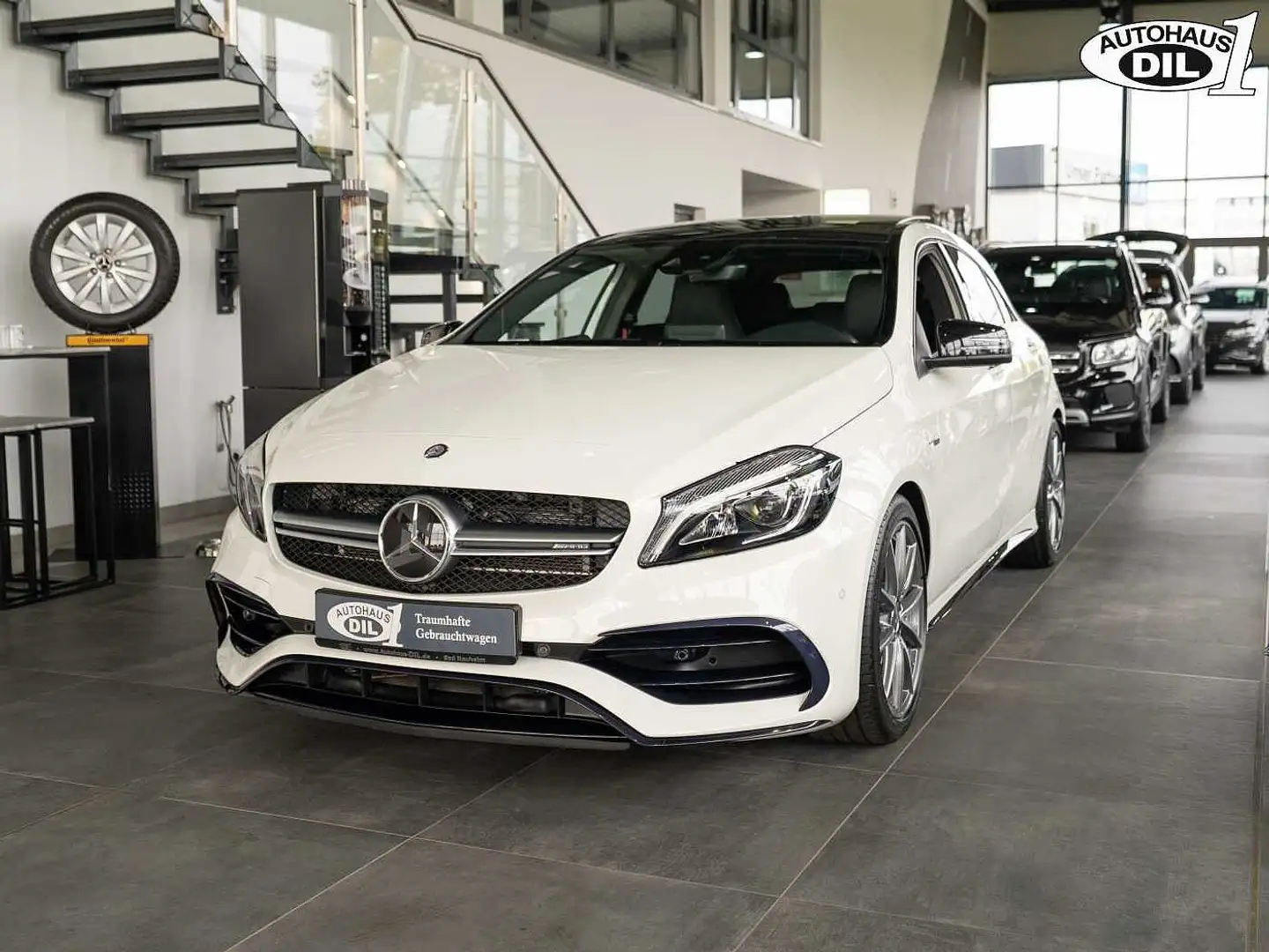 Mercedes-Benz A 45 AMG 4Matic *PANO*RFK*DISTR.+*KEYLESS-GO* Weiß - 2