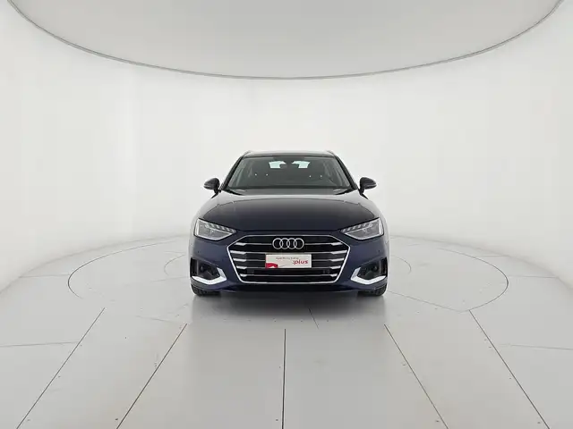 Audi A4 view 7