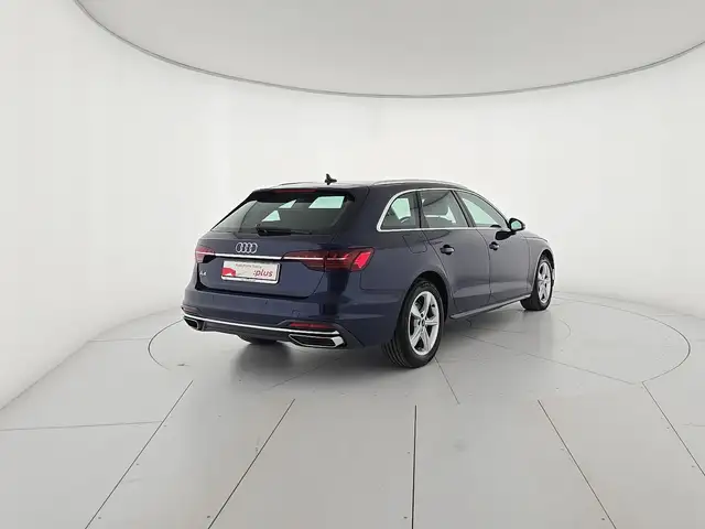 Audi A4 view 5