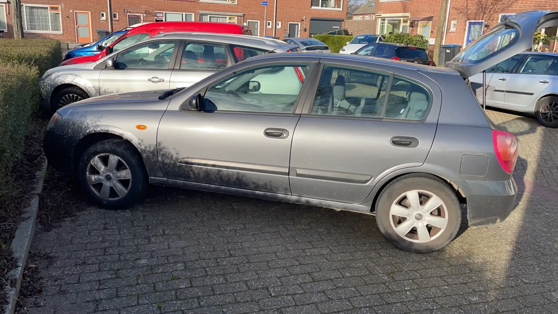 Nissan Almera 1.5 Visia Grijs - 2