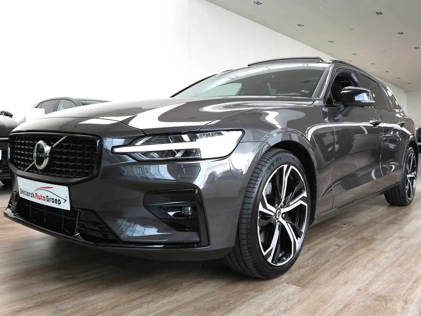 Volvo V60 B4*DARK EDITION*VELE OPTIES*7600KM*TOPWAGEN !!! Grey - 2