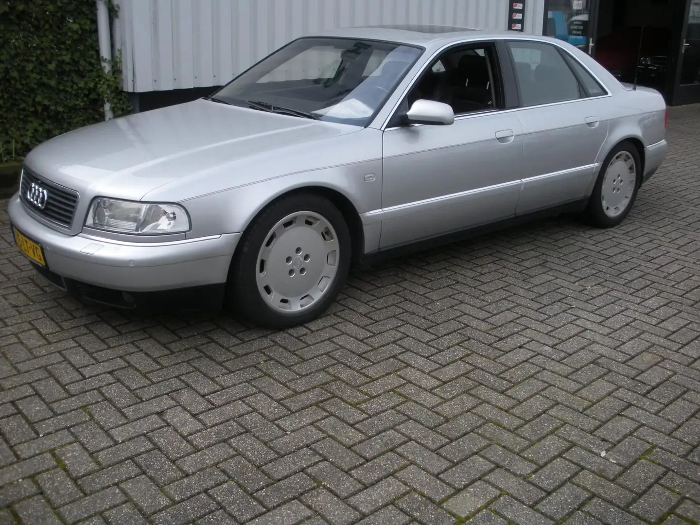 Audi A8 3.3 V8 TDI quattro Exclusive Youngtimer Gri - 2
