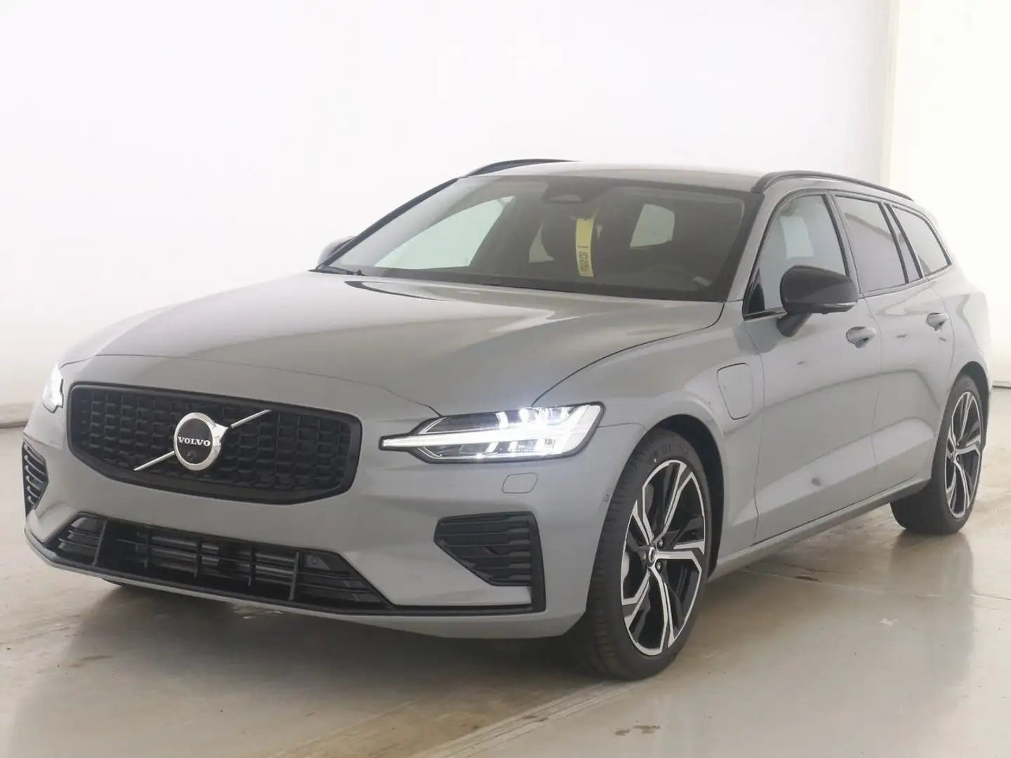 Volvo V60 T6 Plus Dark Recharge Plug-In Hybrid AWD Grau - 1